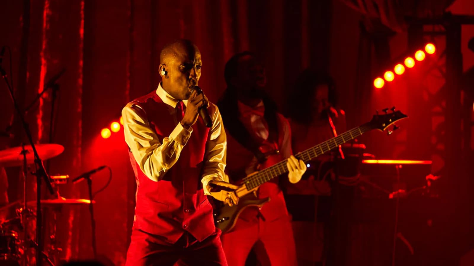 The best Soul, Motown and Disco hits with Freddie James Project
