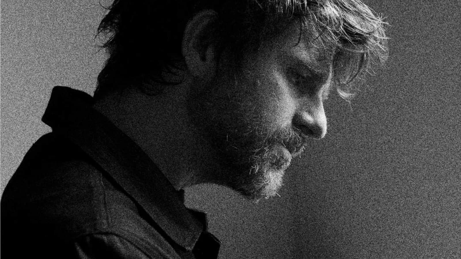 VINCENT VALLIÈRES AU TRAVERS DE LA ROUTE