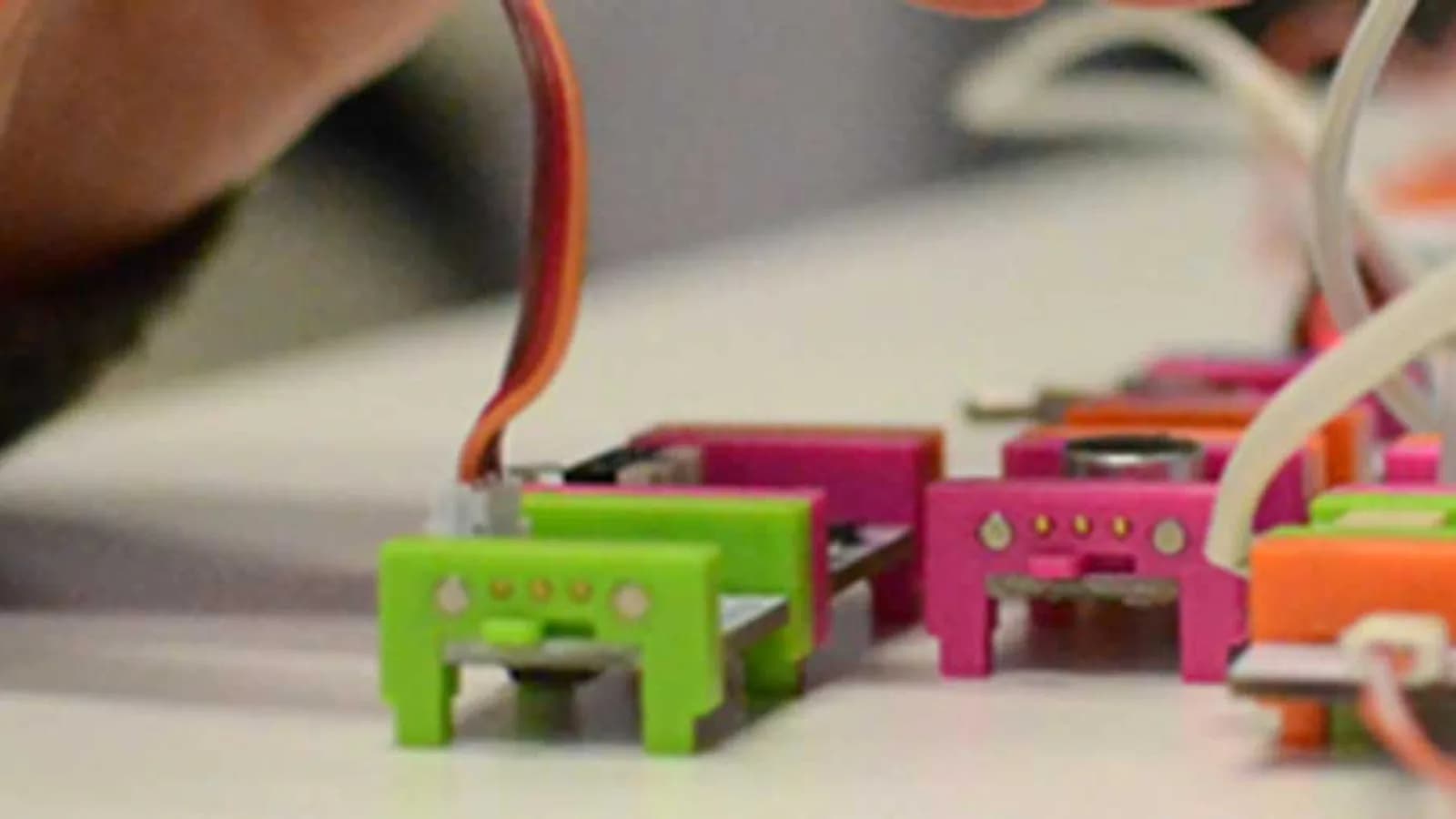 Atelier de création d’un chat à l’aide de la trousse LittleBits pour les 8-12 ans